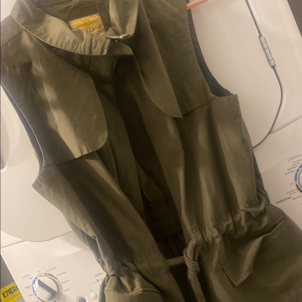 Vera Wang Olive Green Sleeveless Jacket